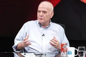 免费中乙成都蓉城B队对阵广州蒲公英比赛回放